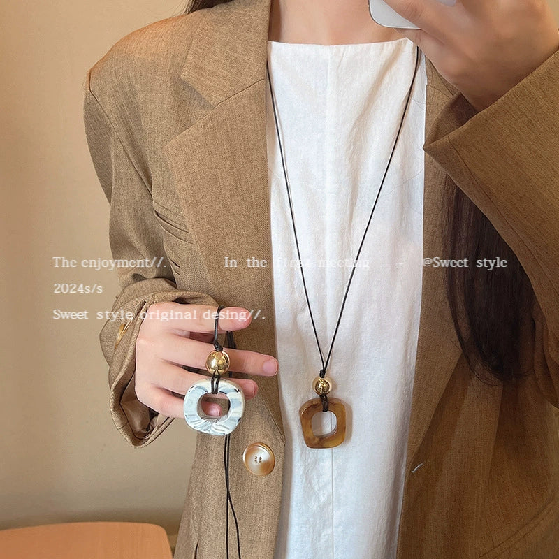 Pendant Necklace Women's Imitation Camel Bone Style Plastic Resin Geometric Polishing Clavicle Chain - Image 3