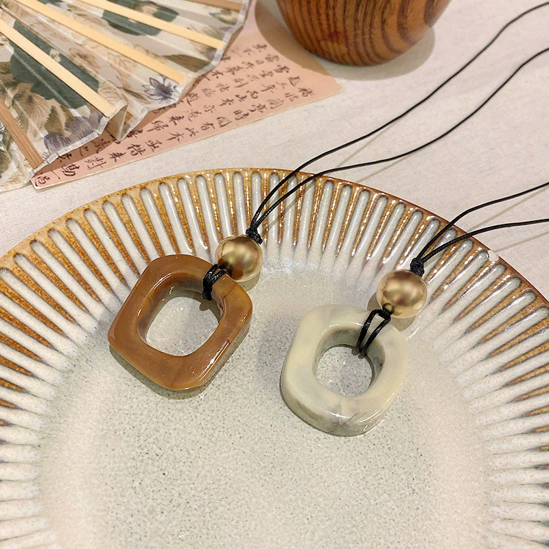 Pendant Necklace Women's Imitation Camel Bone Style Plastic Resin Geometric Polishing Clavicle Chain - Image 4