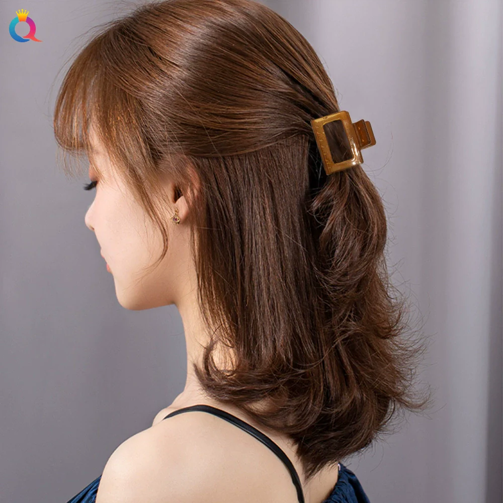 Plastic Handmade Square Grab Clip For Women With Simple Geometric Style And Plaid Styling - Image 2