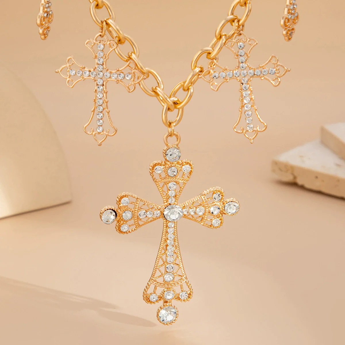 Punk Style Geometric Aluminum Chain Alloy Rhinestone Cross Pendant Necklace With Electroplating For Women - Image 4