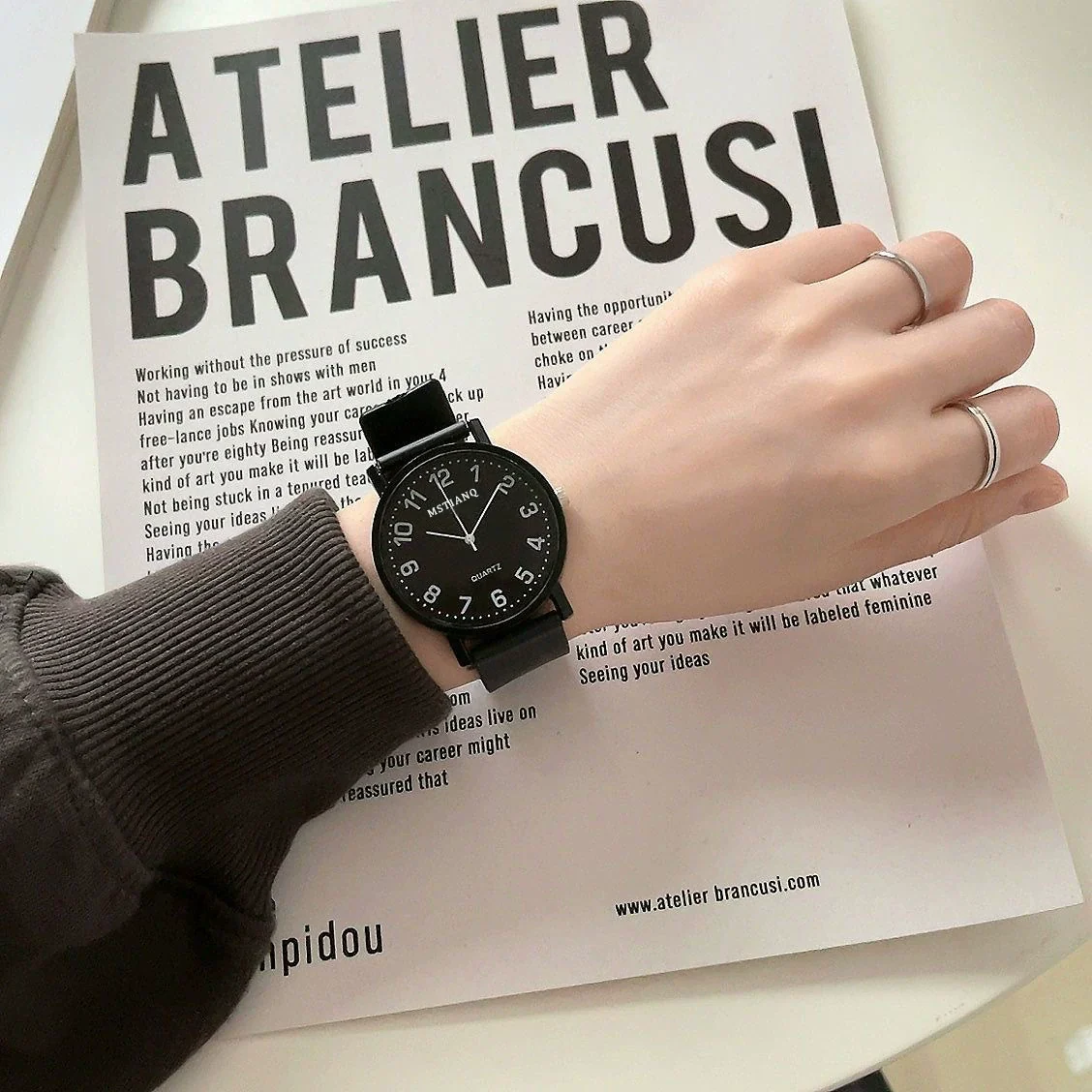 Quartz Watches Plastic Stainless Steel Round Cold Style Wholesale For Men And Women