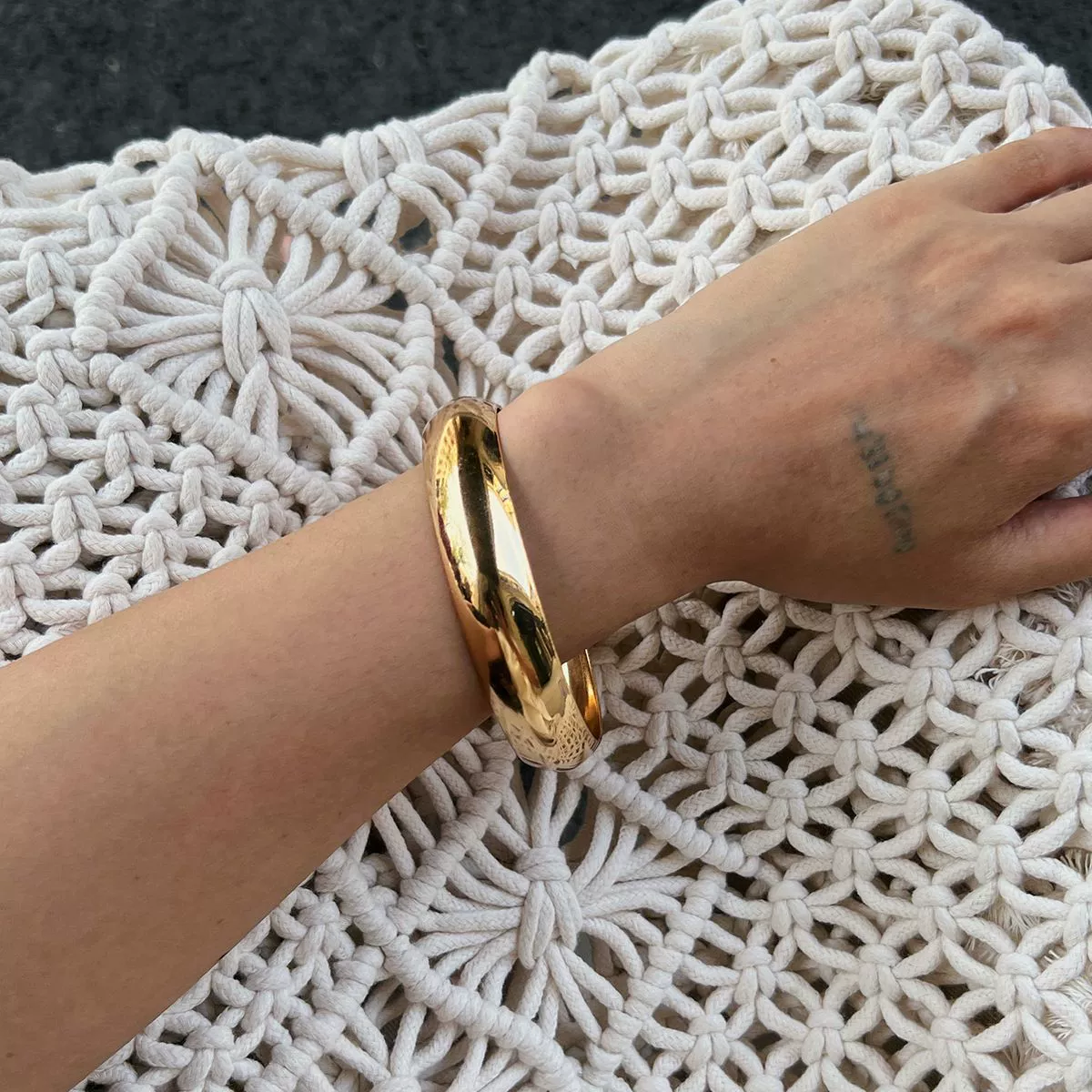 Retro Amber Smudged Acrylic Resin Wide Bracelet With Electroplating And Geometric Style - Image 6