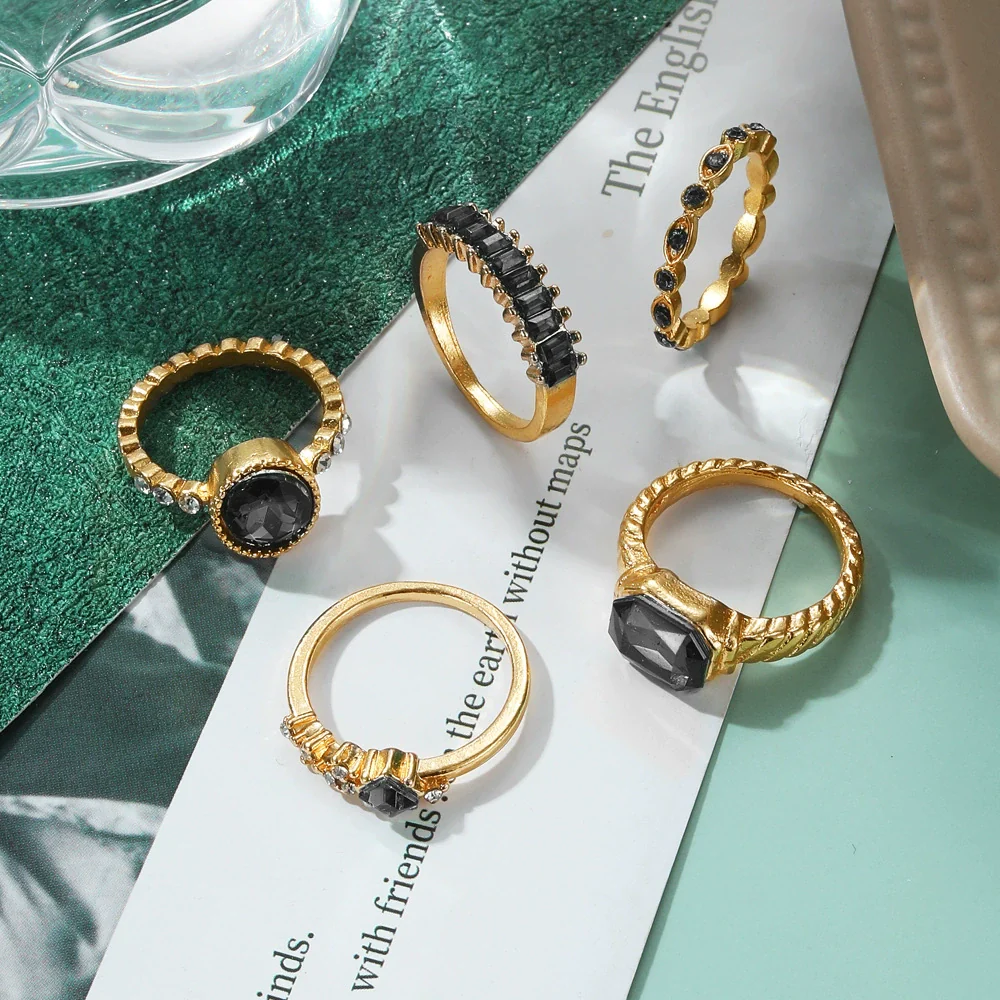 Retro Diamondencrusted Artificial Crystal Oval Ring Set With Geometric Design - Image 7