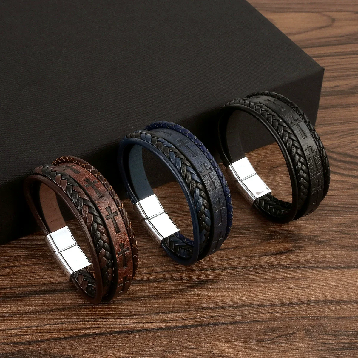Retro Handmade Leather Braided Bracelets With Alloy Buckle And Electroplating For Men And Women