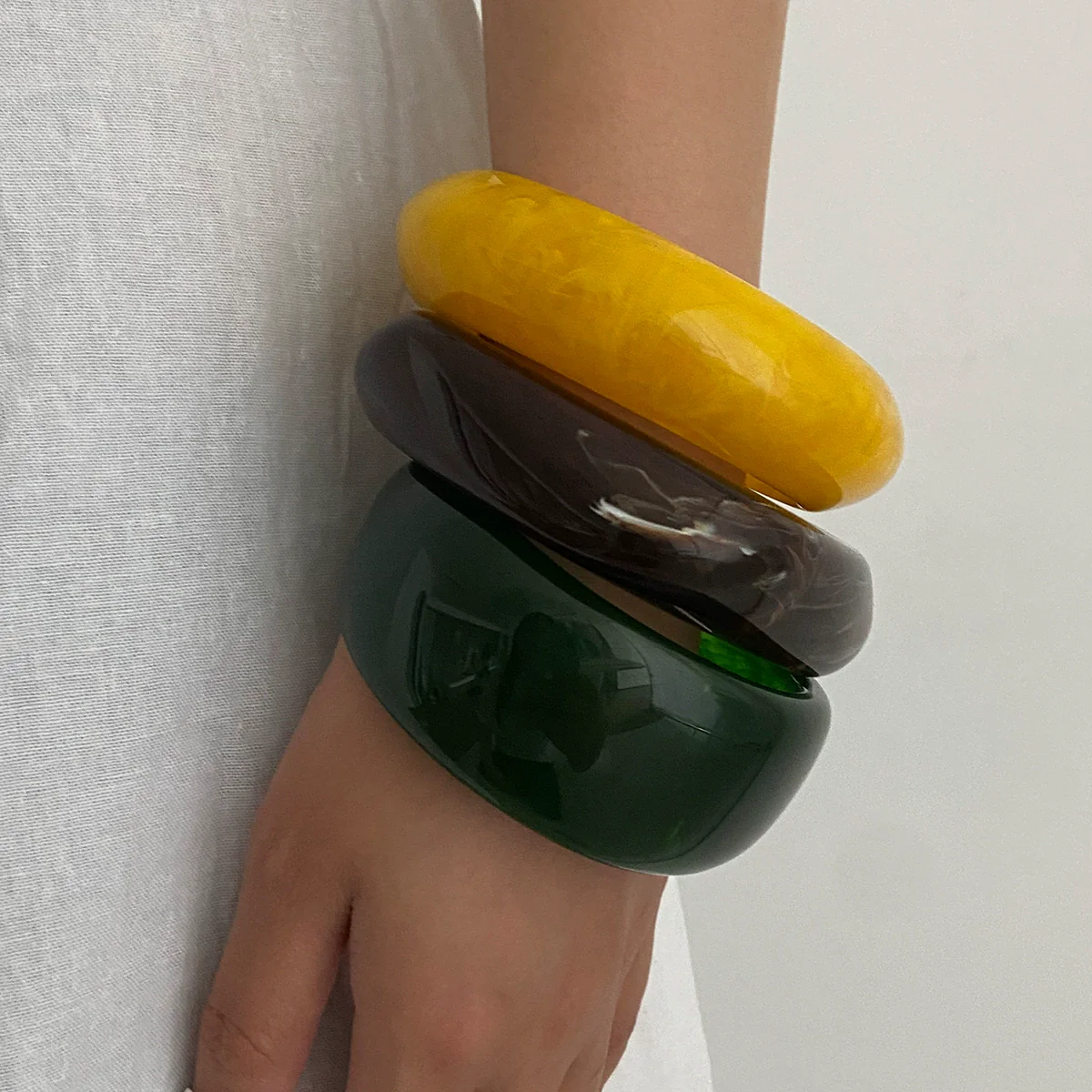 Retro Ins Style Asymmetrical Faceted Acrylic Circle Bracelet With Glue Technique - Image 2