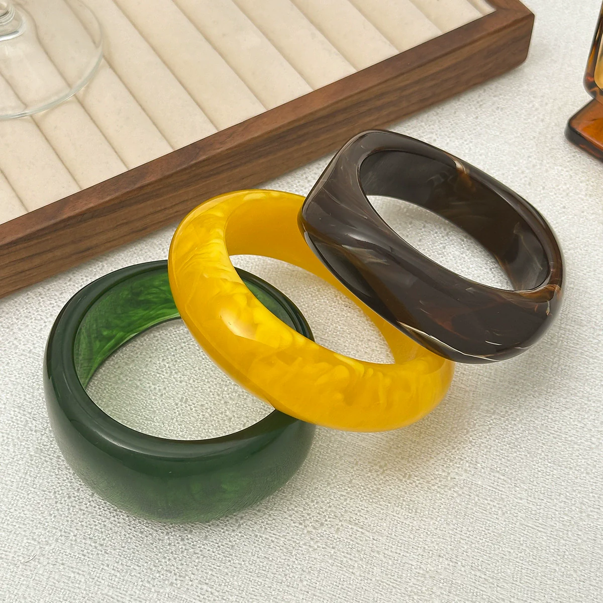 Retro Ins Style Asymmetrical Faceted Acrylic Circle Bracelet With Glue Technique - Image 4