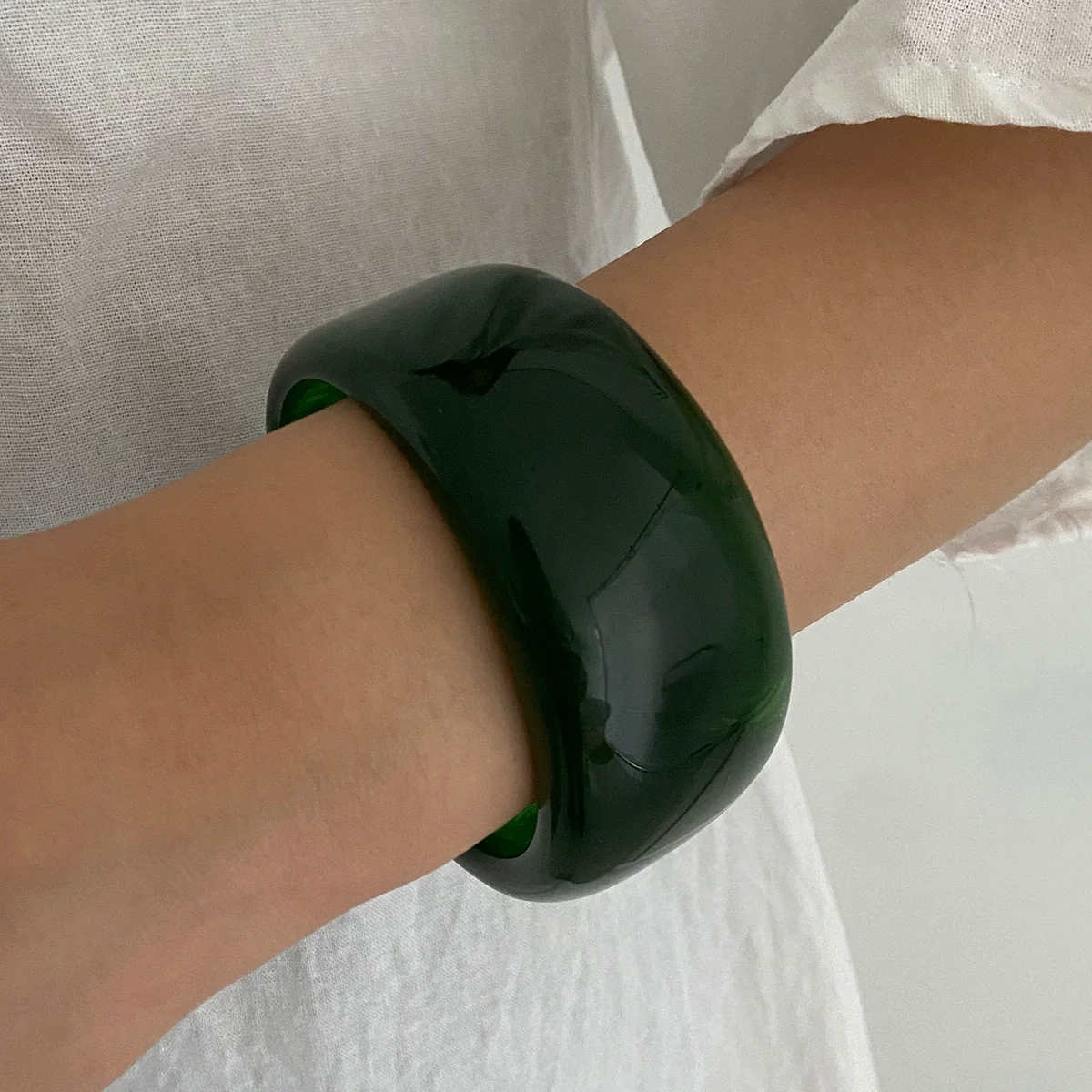 Retro Ins Style Asymmetrical Faceted Acrylic Circle Bracelet With Glue Technique - Image 6