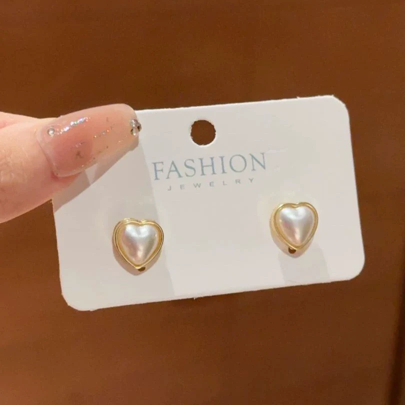 Retro Love Pearl Earrings For Women Zinc Alloy Material With Heart Pattern And Electroplating Process - Image 3
