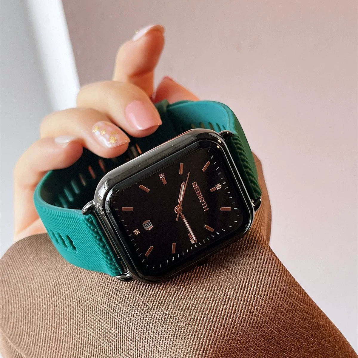 Retro Women's Watch Silicone Strap Alloy Case Square Dial Stainless Steel Buckle - Image 2