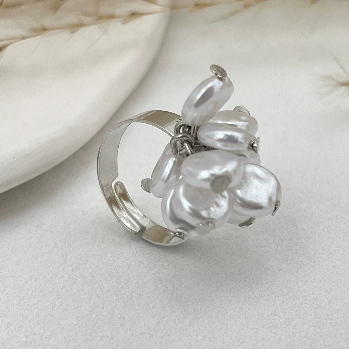 Ring Metal Imitation Pearl Ruffled Feather Flower Leaf Electroplated Style - Image 12