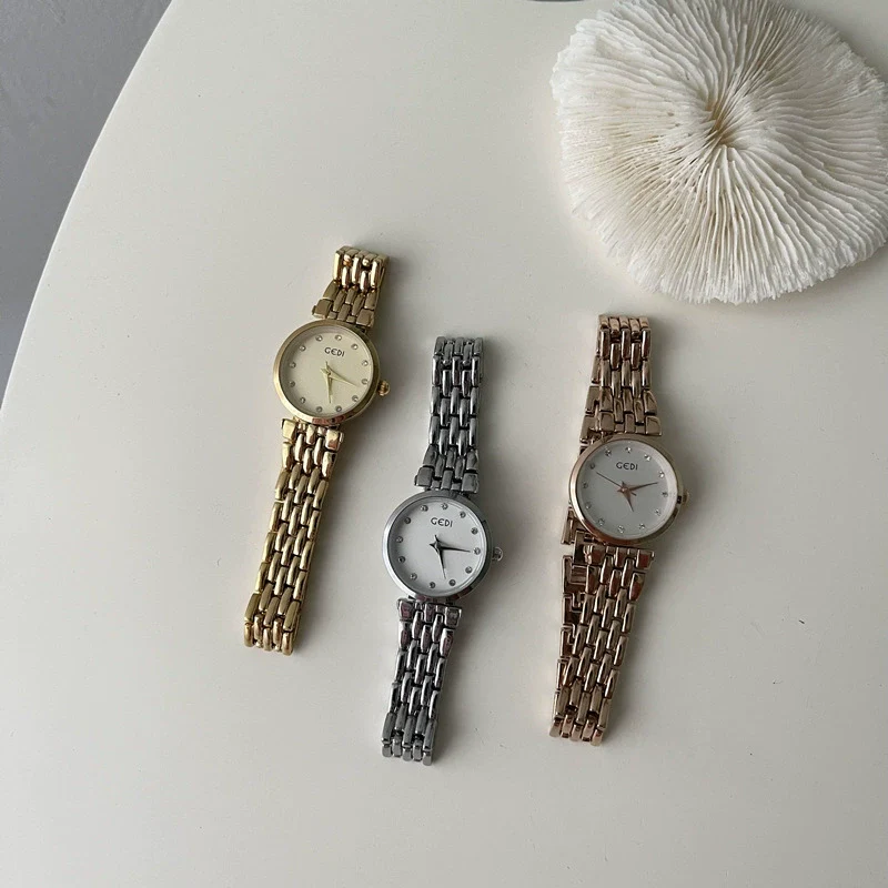 Round Small Dial Diamond Alloy Belt Watch For Women Simple Elegant And French Retro Style - Image 3
