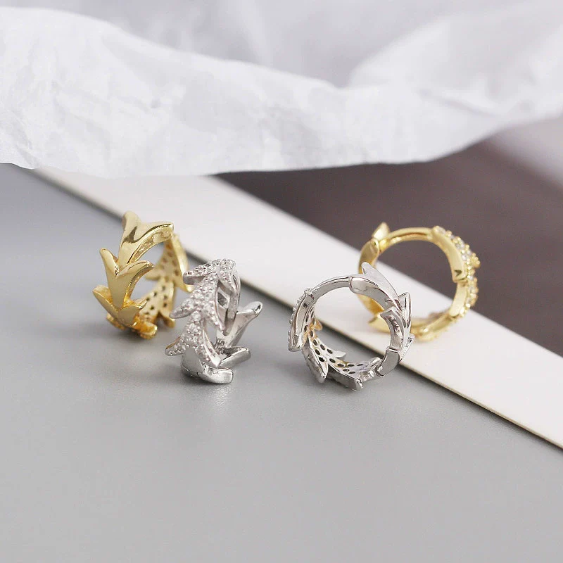 S925 Sterling Silver Leaf Design Electroplated Light Luxury Style Earrings - Image 4