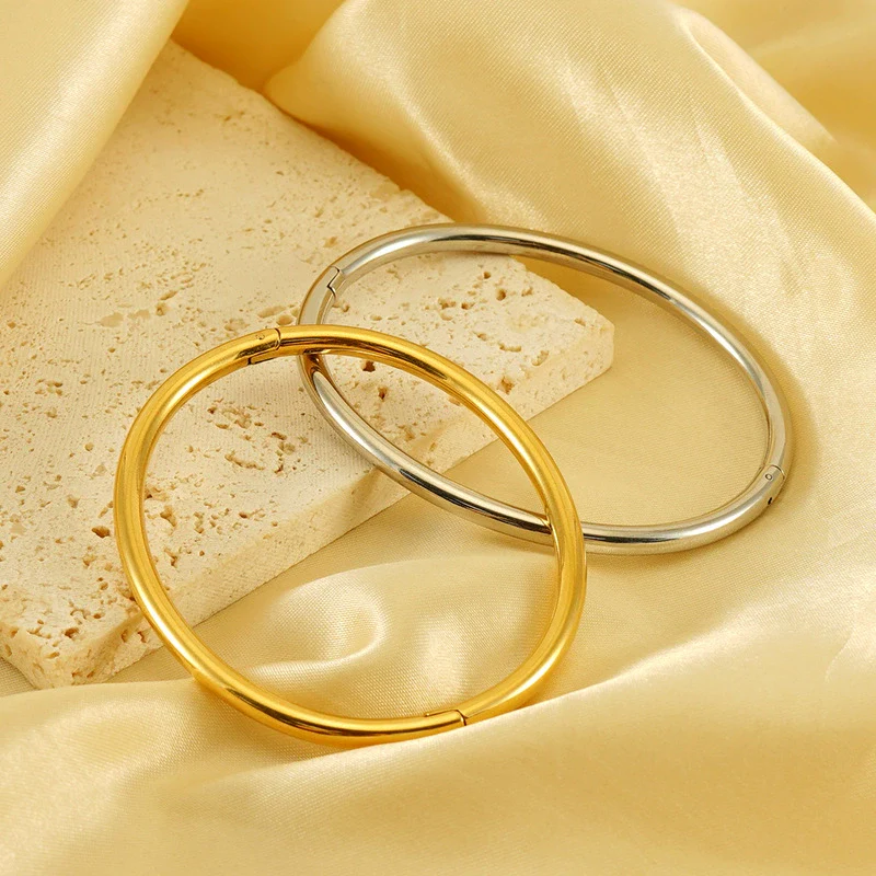 Simple Niche Oval 316L Stainless Steel And 18K Titanium Steel Electroplated Bracelet - Image 2