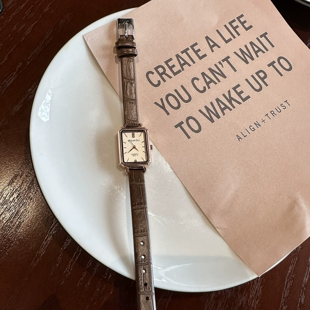 Square Alloy Women's Watch Elegant Casual Style For High School Students - Image 8