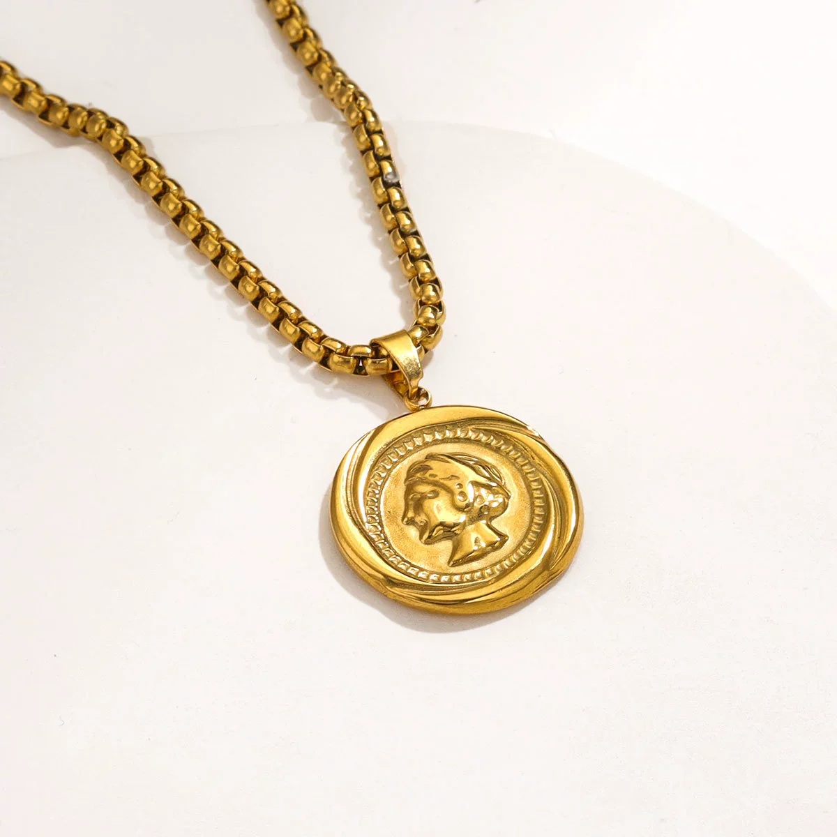 Stainless Steel Crown Coin Round Pendant Jewelry Accessories For Women With Electroplating Treatment Cartoon Character Style - Image 2