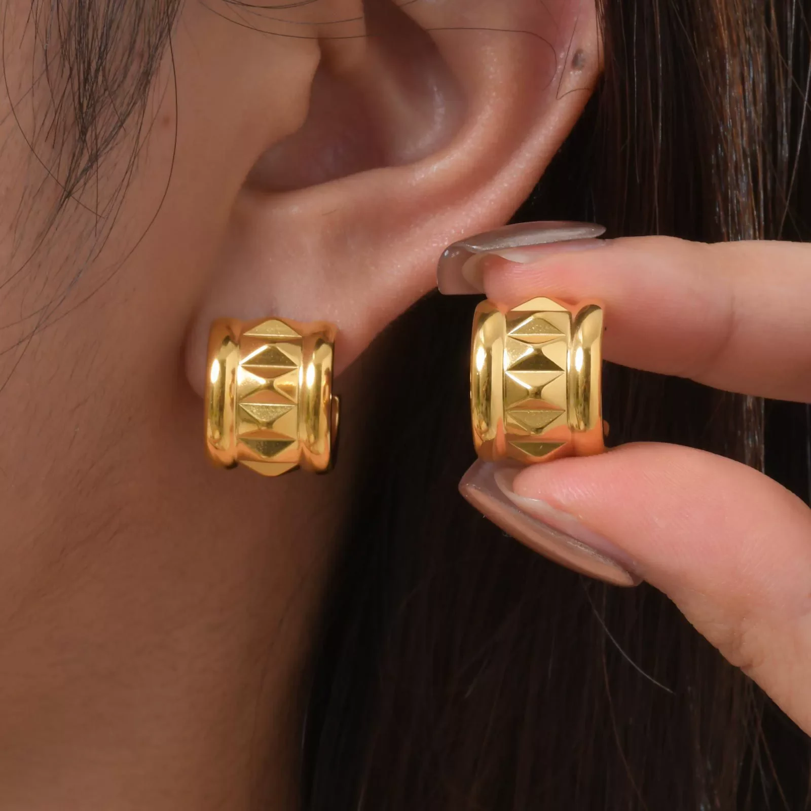 Stainless Steel Cshaped Rivet Electroplated Women's Fashion Highend Earrings - Image 4