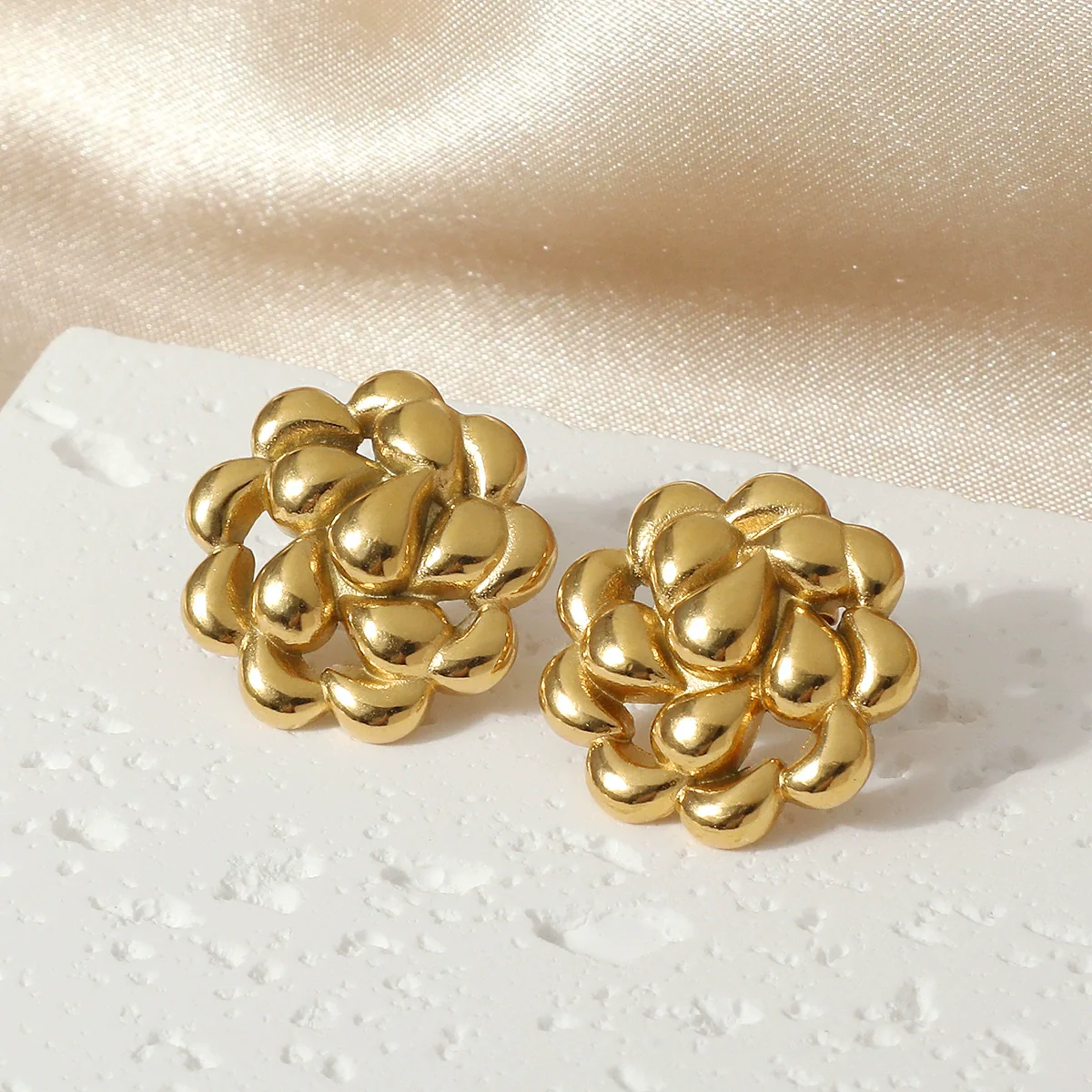 Stainless Steel Drop Shape Hollow Rotating Electroplated Women's Earrings - Image 3