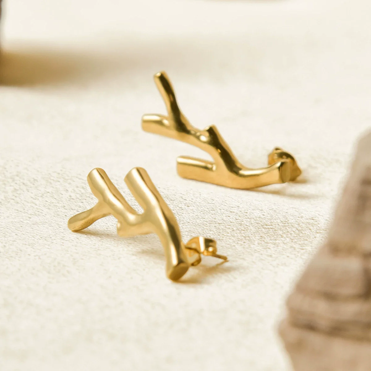 Stainless Steel Electroplated 18K Gold Fashion Personality Reindeer Antler Stud Earrings For Women - Image 3