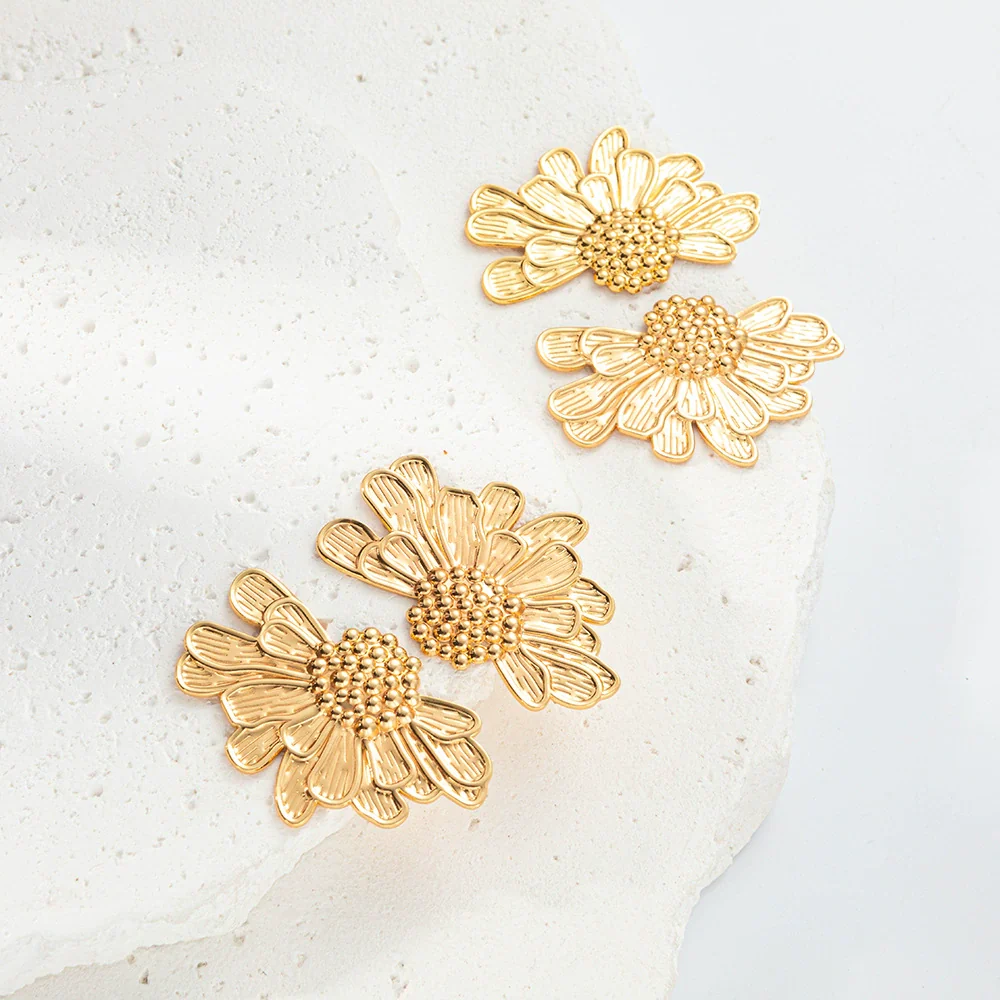 Stainless Steel Goldplated Half Chrysanthemum Retro Style Electroplated Women's Jewelry Earrings - Image 3
