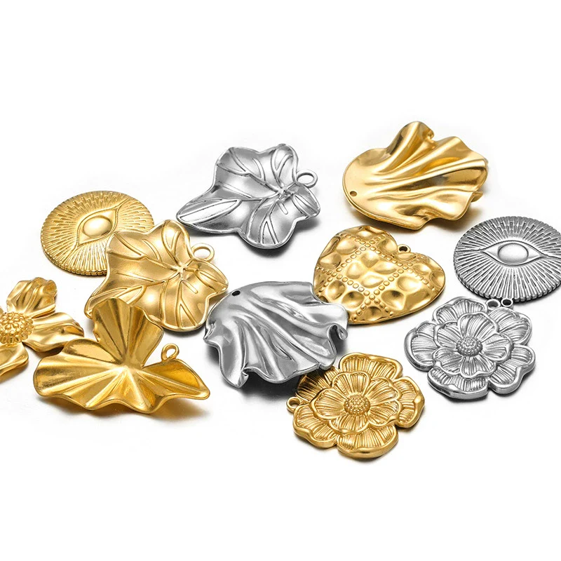 Stainless Steel Heart Leaf Flower Pendant Jewelry For Women With Electroplating Treatment
