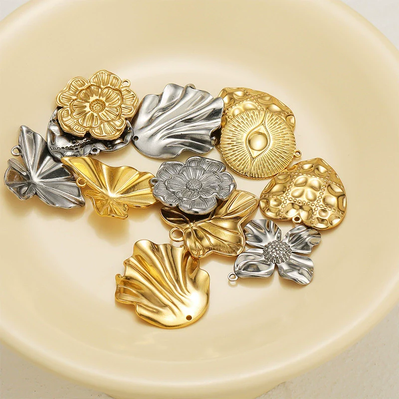 Stainless Steel Heart Leaf Flower Pendant Jewelry For Women With Electroplating Treatment - Image 4