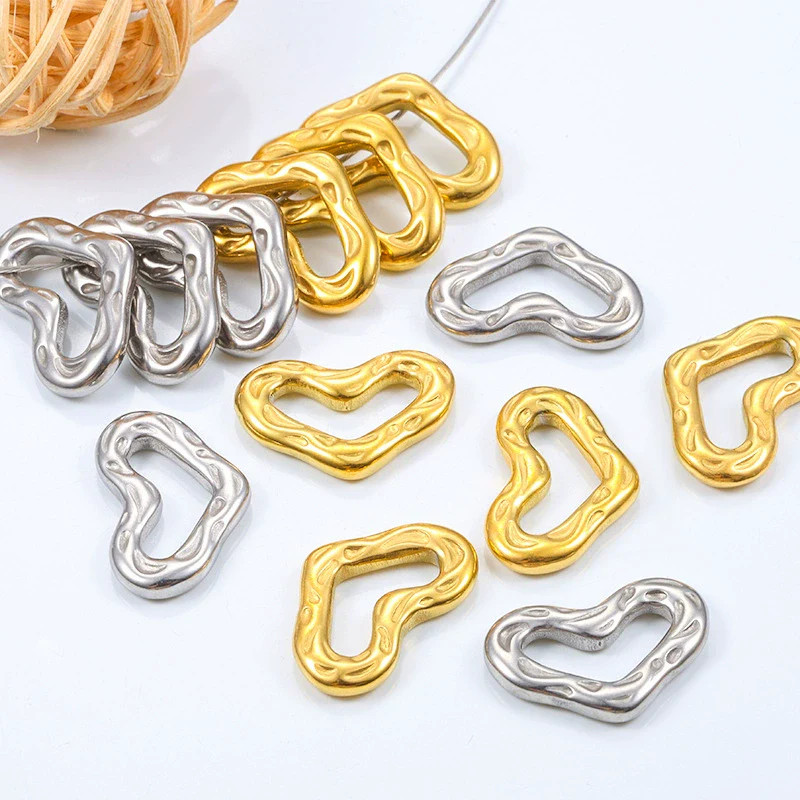 Stainless Steel Hollow Heart Pendant Jewelry Accessories With Vacuum Electroplating