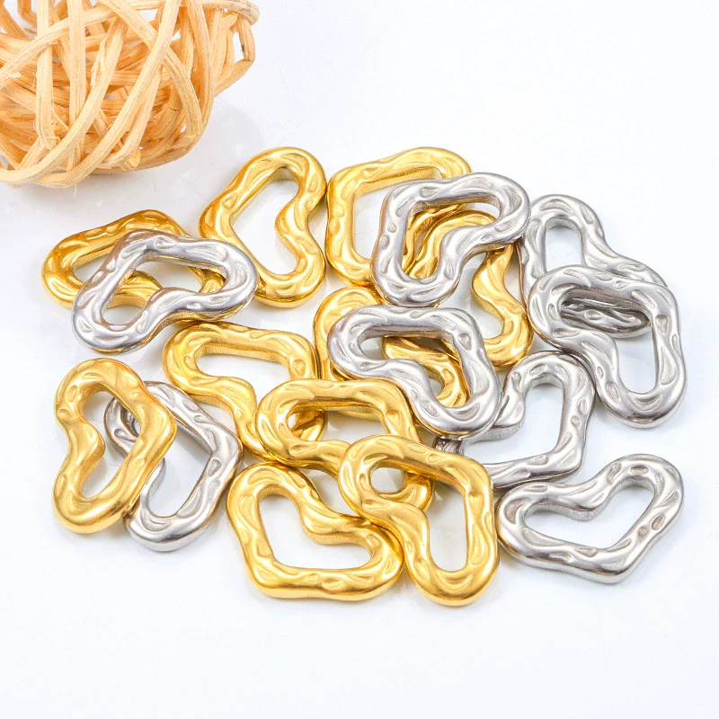 Stainless Steel Hollow Heart Pendant Jewelry Accessories With Vacuum Electroplating - Image 2