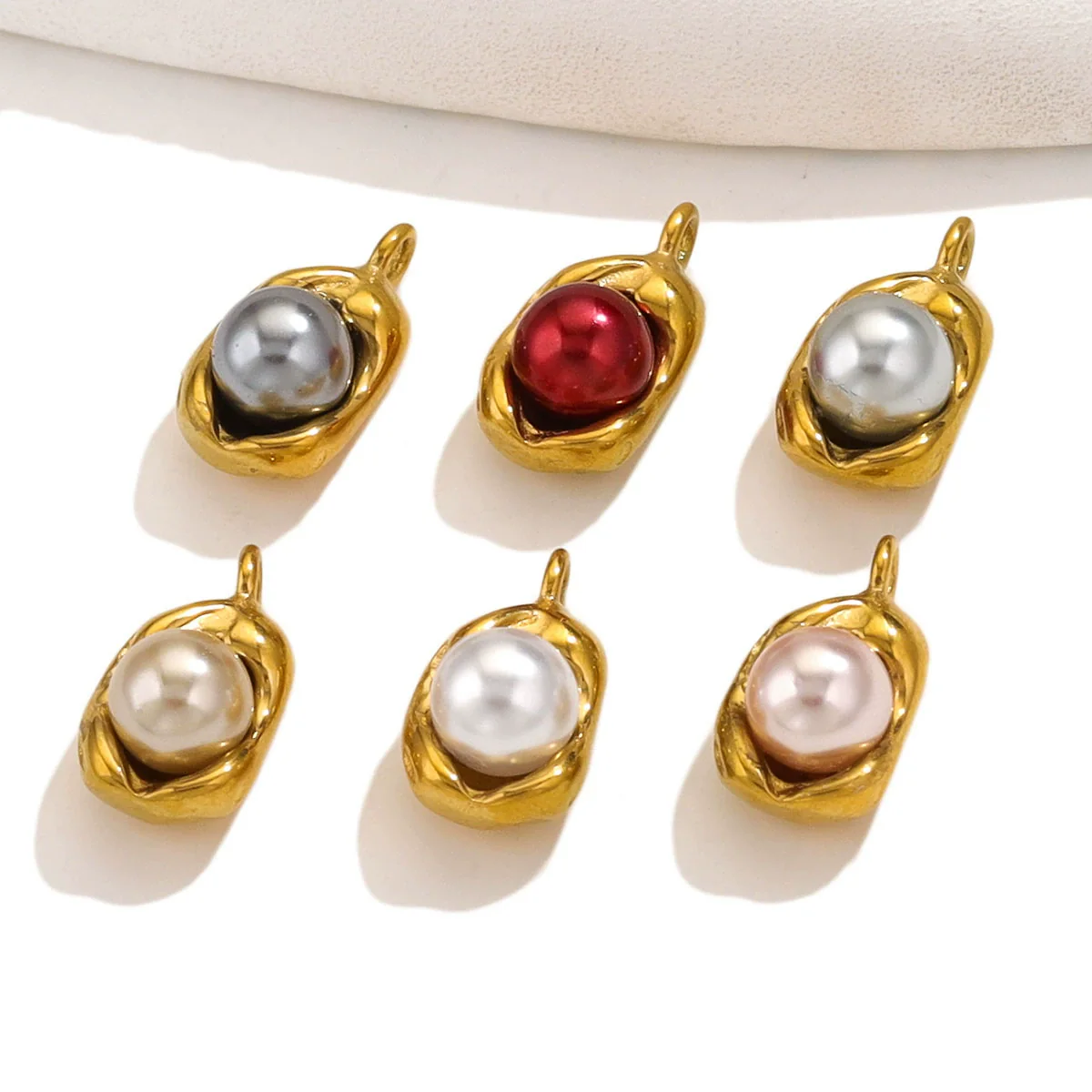 Stainless Steel Imitation Pearl Pea Shaped Pendant Jewelry Accessories With Electroplating - Image 3