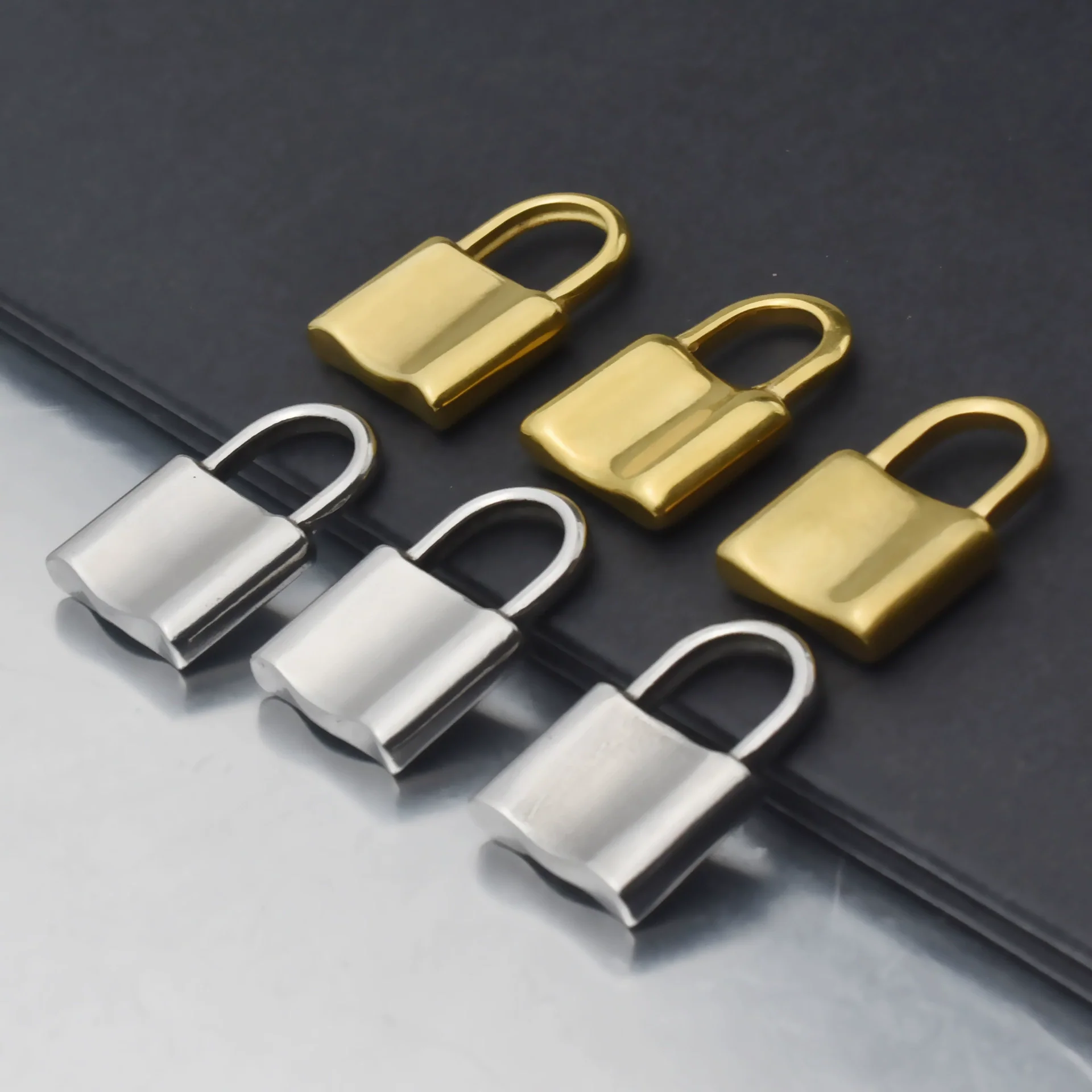 Stainless Steel Lock Pendant Hiphop Necklace With Totem Pattern And Electroplating Treatment - Image 4