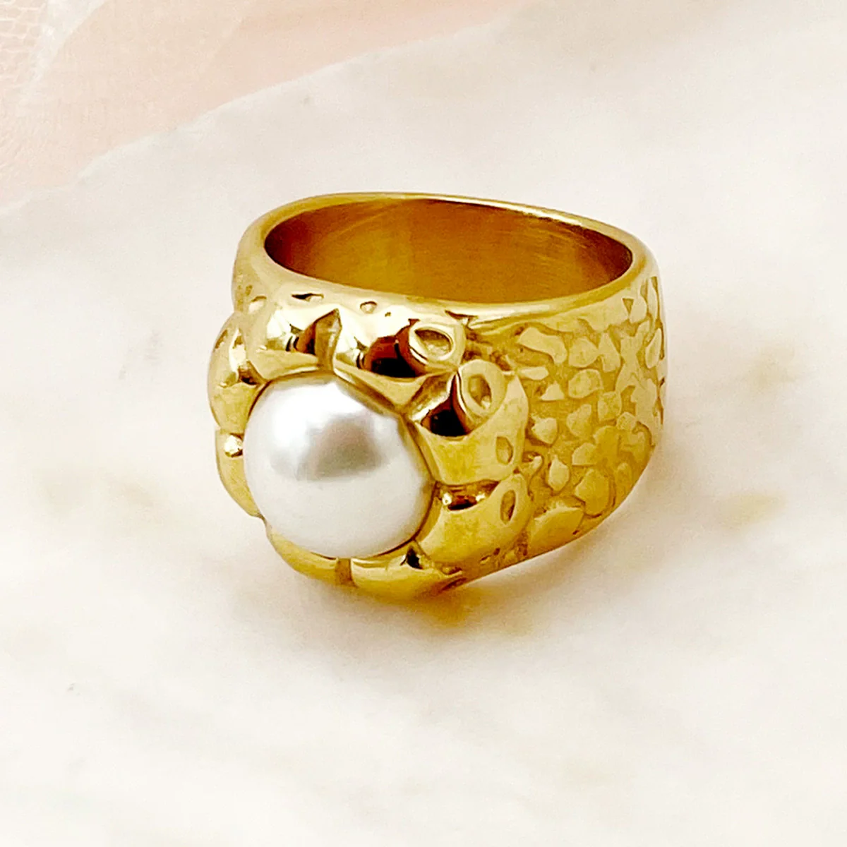 Stainless Steel Pearl Embossed Sunflower Wide Ring For Women Electroplated French Retro Style - Image 3
