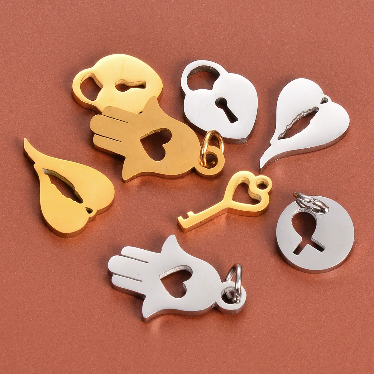 Stainless Steel Polished Hollow Palm Wings Key Lock Sun Star Compass Symbol Jewelry Pendant With Electroplating And Geometric Design - Image 4