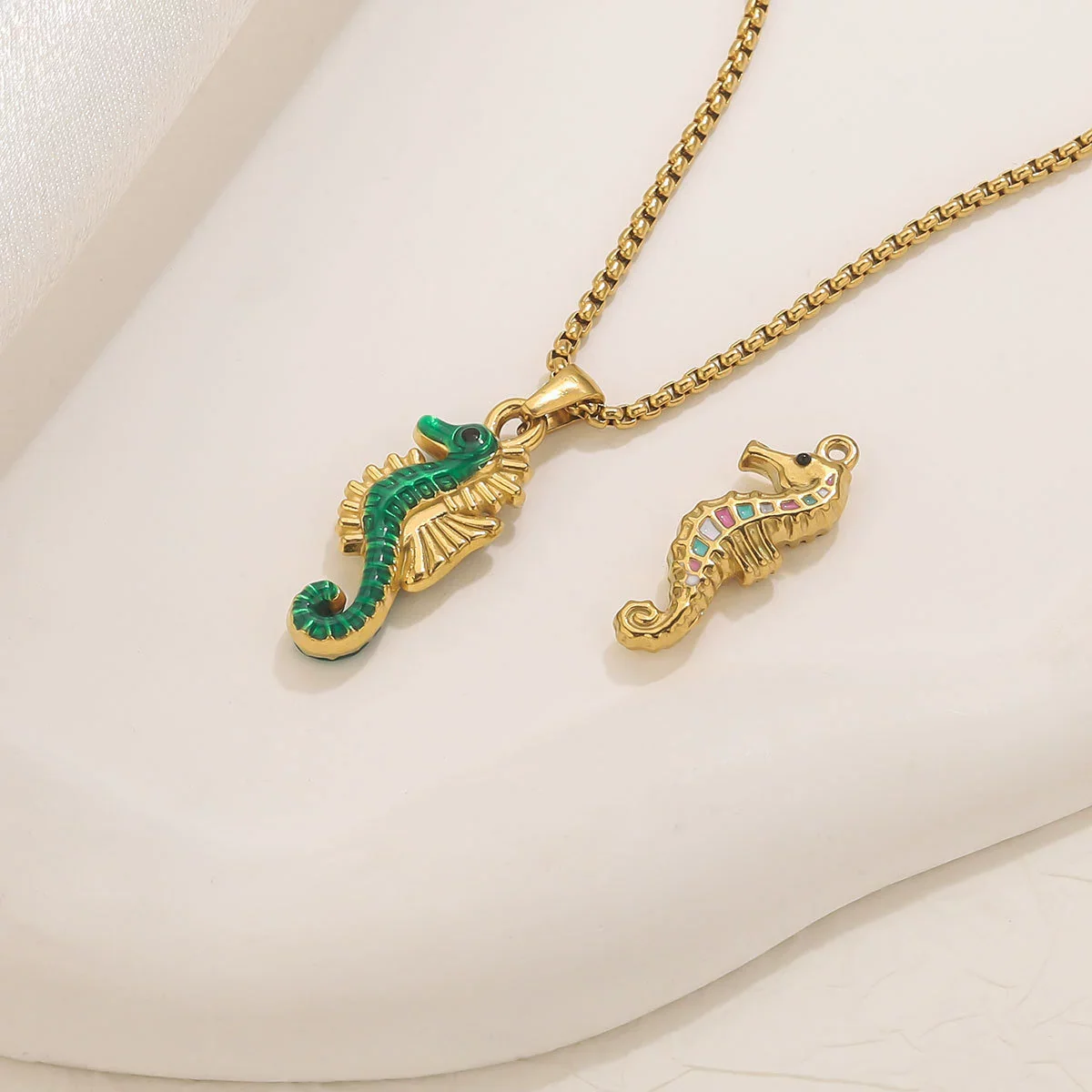 Stainless Steel Seahorse Pendant For Jewelry Electroplated With 18K Real Gold Oil Drop Colorful Ocean Style - Image 4