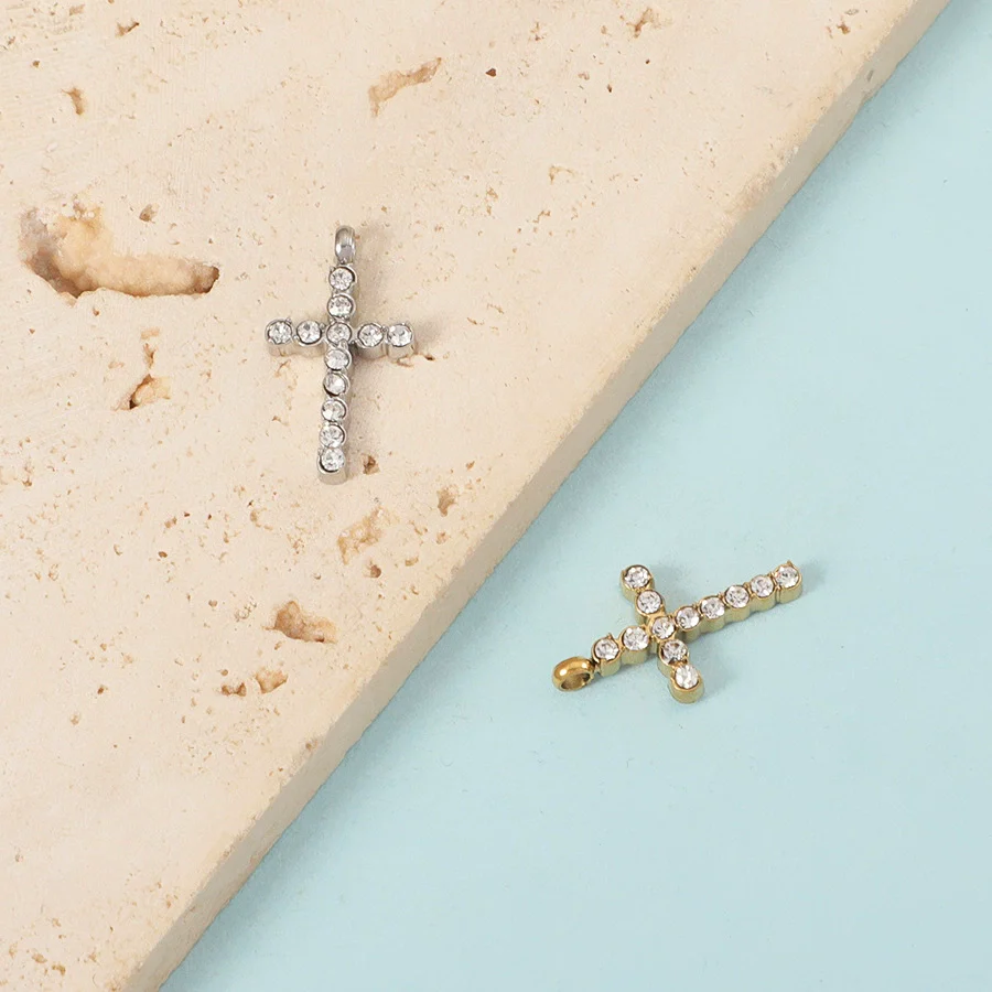 Stainless Steel Ushaped Diamond Cross Pendant Necklace Electroplated Unisex O Word Chain - Image 2