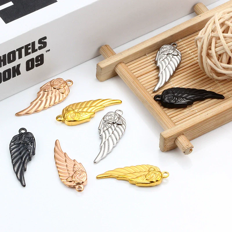 Stainless Steel Wings Pendant Necklace Jewelry Accessories With Vacuum Furnace Plating Gold And Electroplating Design