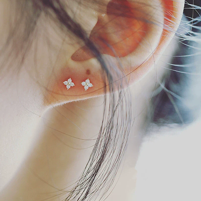 Sterling Silver Fourleaf Clover Flower Shape Earrings For Women 14K Goldplated With Fourdiamond Zircon - Image 2