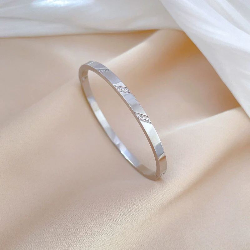 Titanium Steel Bracelet Retro Fashion Electroplated Jewelry With Cross Design - Image 6
