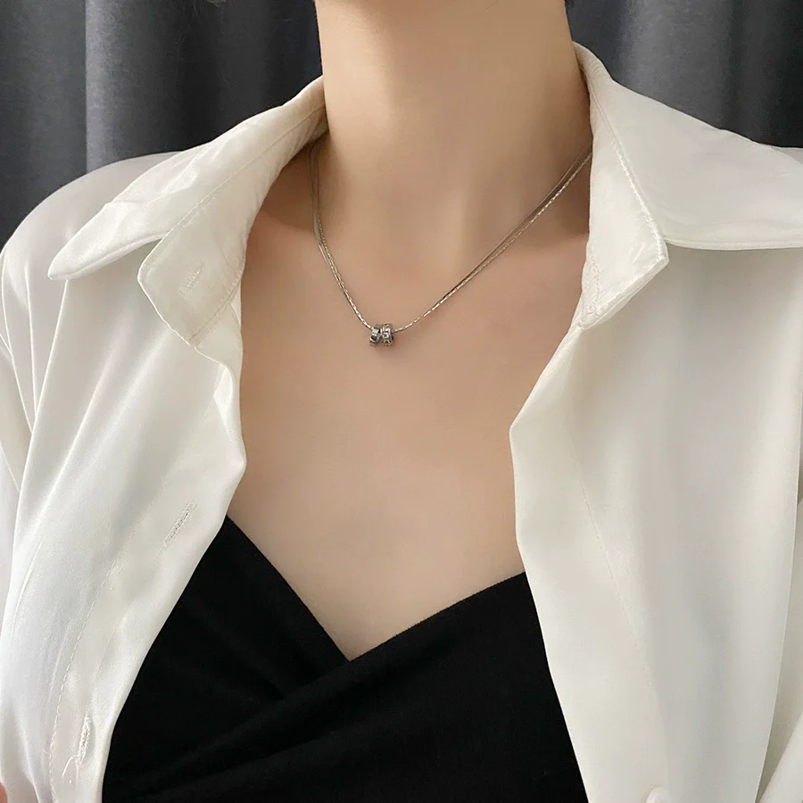 Titanium Steel Geometric Clavicle Chain Necklace For Women With Electroplating And Water Wave Chain Style - Image 3