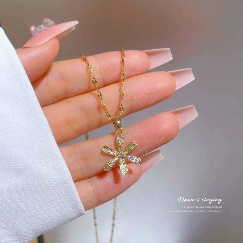Titanium Steel Geometric Microinlaid Zircon Sprouting Large Flower Women's Necklace Copper Electroplated Gold Pendant - Image 4