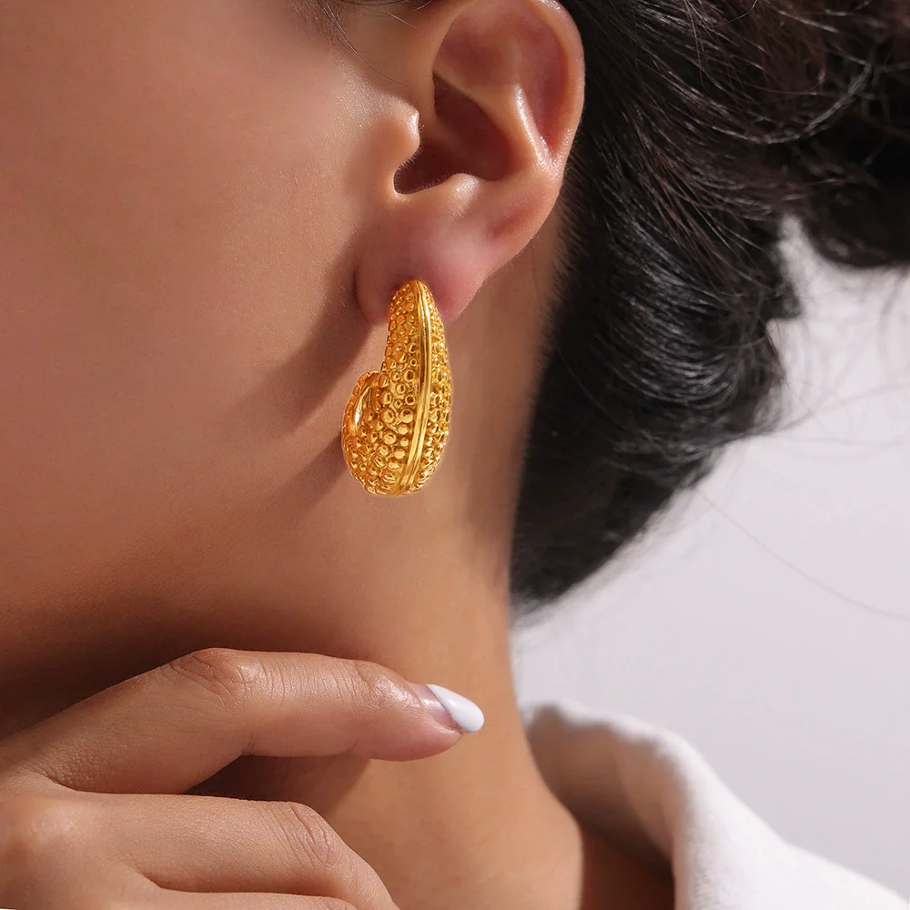Titanium Steel Goldplated Geometric Hollow Texture Women's Fashion Creative Earrings - Image 4