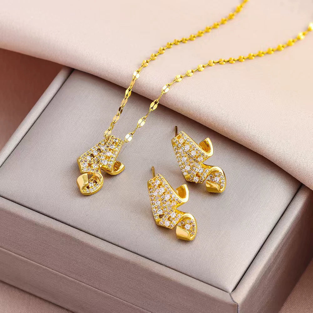 Titanium Steel Jewelry For Women With Zircon Gemstone Pendant Electroplated O Word Chain Simple Design