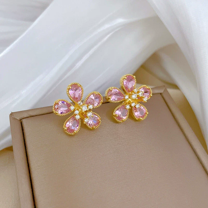Titanium Steel Jewelry Set With Geometric Pattern Electroplated For Women Light Luxury Five Leaf Flower Design - Image 4