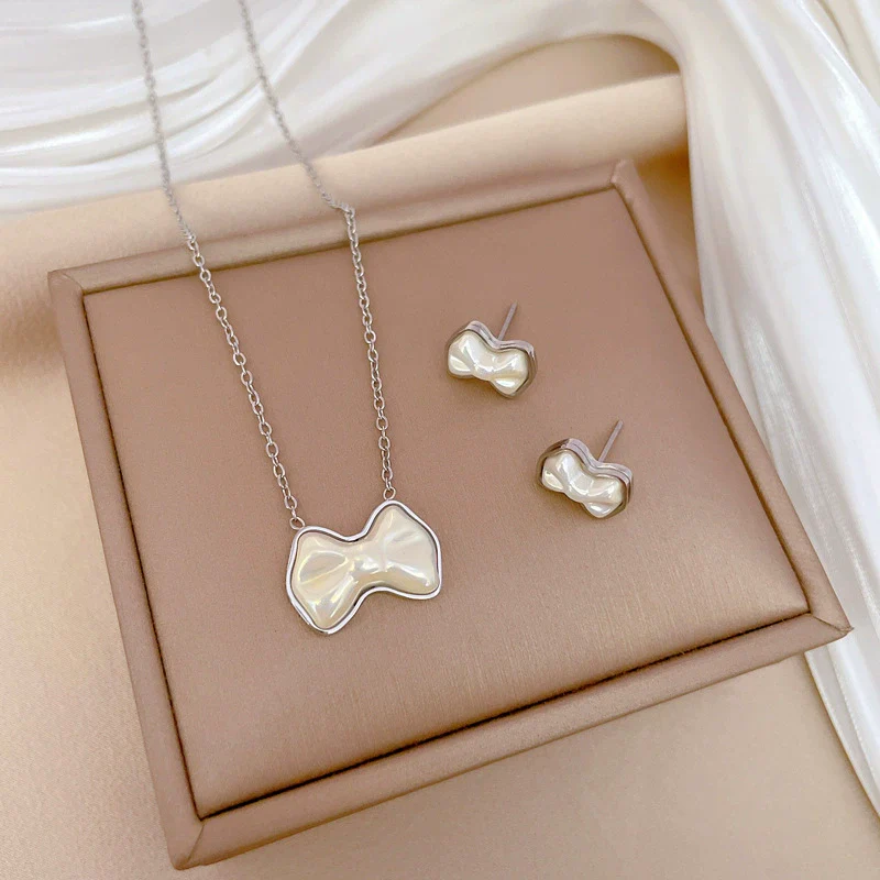 Titanium Steel Pearl Bow Geometric Cartoon Style Electroplated Unisex Necklace - Image 4