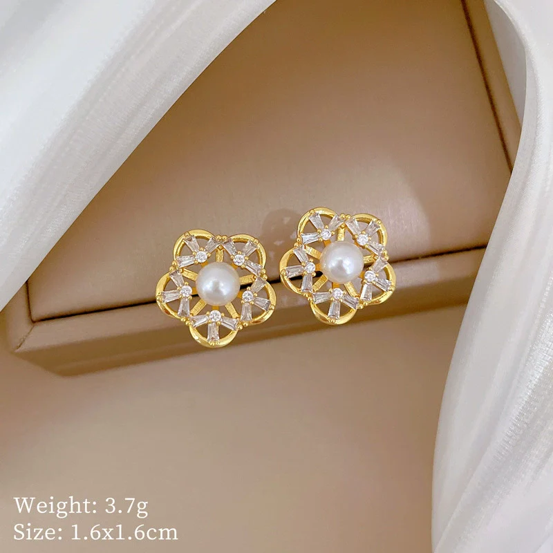 Titanium Steel Women's Light Luxury Geometric Hollow Five Leaf Flower Electroplated Necklace Earrings Set - Image 7