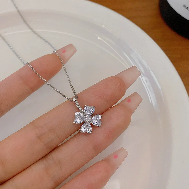 Titanium Steel Women's Light Luxury Niche Design Heart Shape Pendant Clavicle Chain Necklace With Electroplating