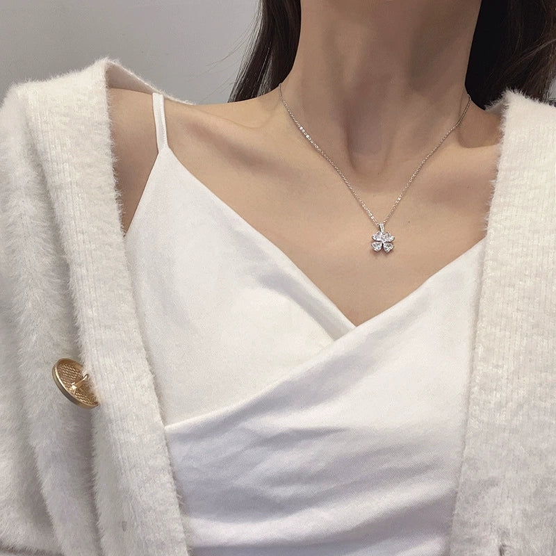 Titanium Steel Women's Light Luxury Niche Design Heart Shape Pendant Clavicle Chain Necklace With Electroplating - Image 2