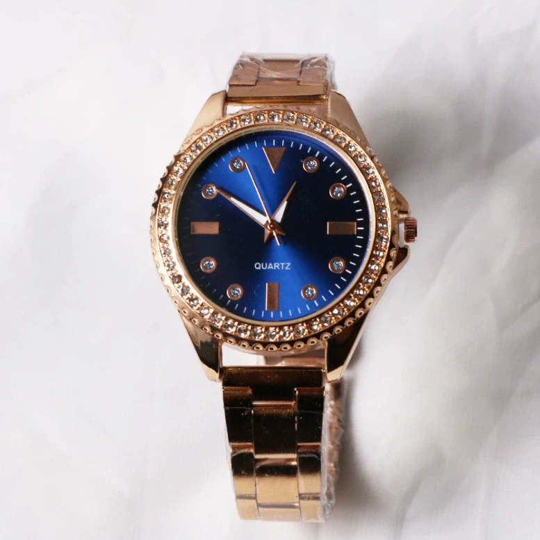 Unisex Alloy And Stainless Steel Round Dial Luxury Quartz Watch With Green Water Ghost Style