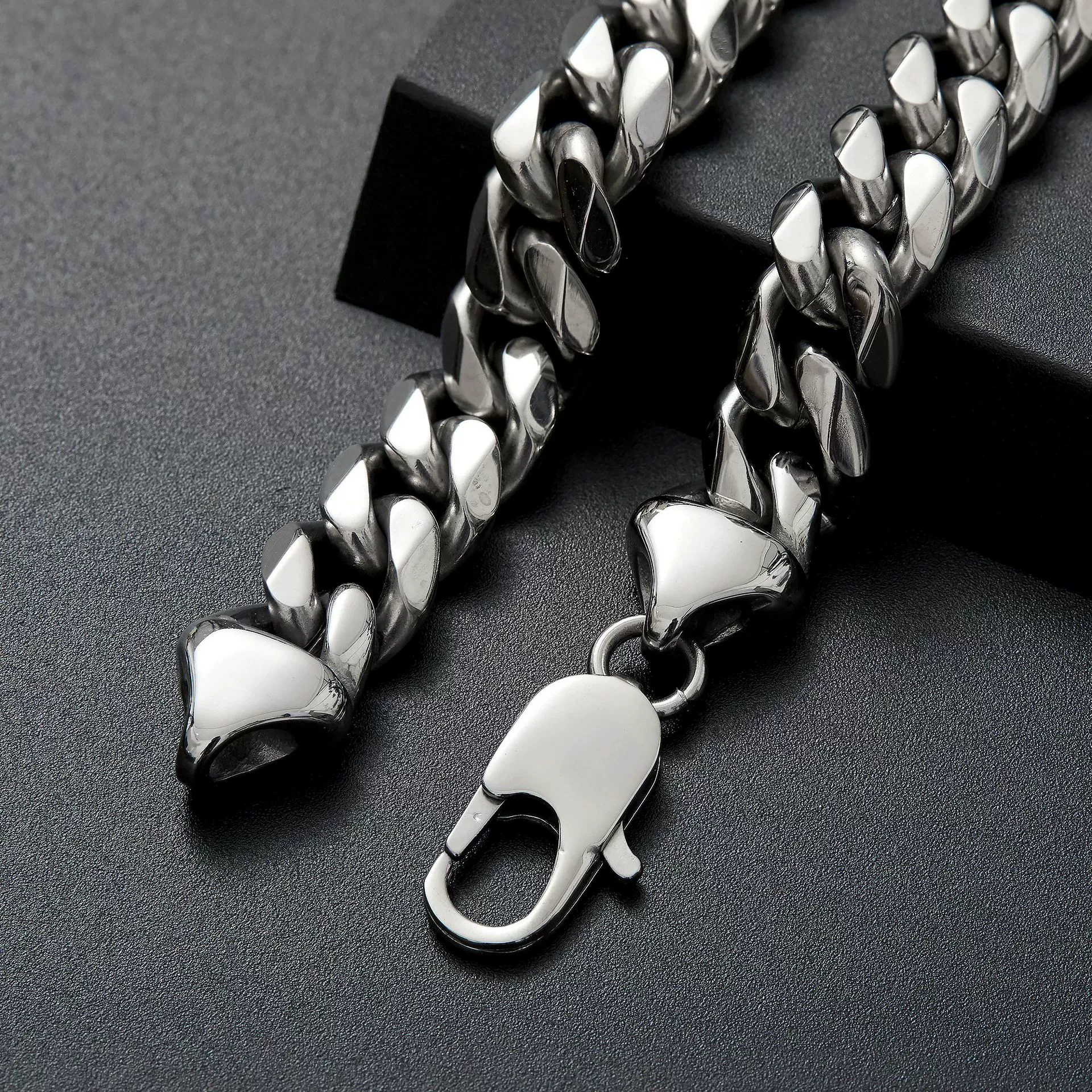 Unisex Titanium Steel Necklace With Geometric Pattern And Polishing Treatment - Image 3