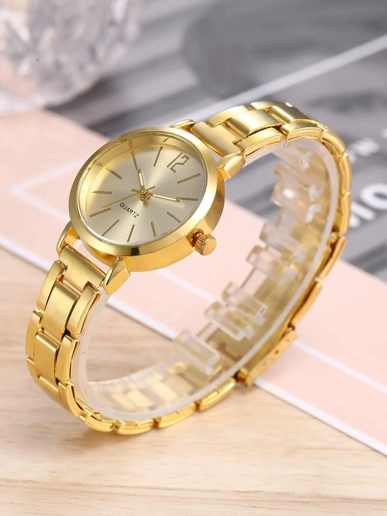 Universal Casual Alloy Case Round Dial Quartz Watch With Steel Band And Ordinary Glass Mirror - Image 6