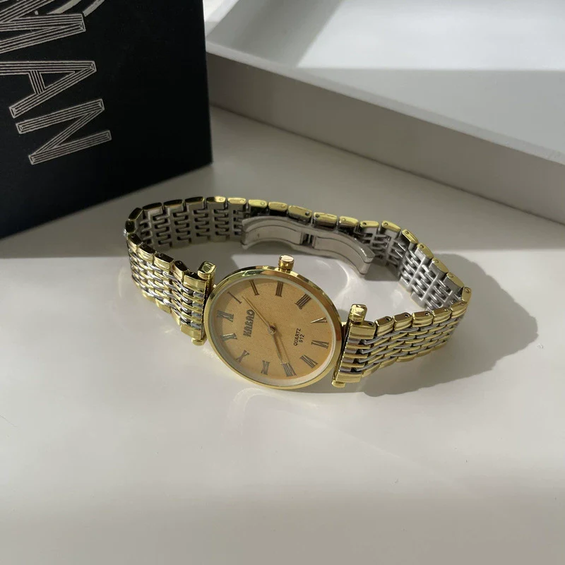 Universal Retro Style Alloy Belt Quartz Watch With Roman Round Dial And Ordinary Glass Mirror