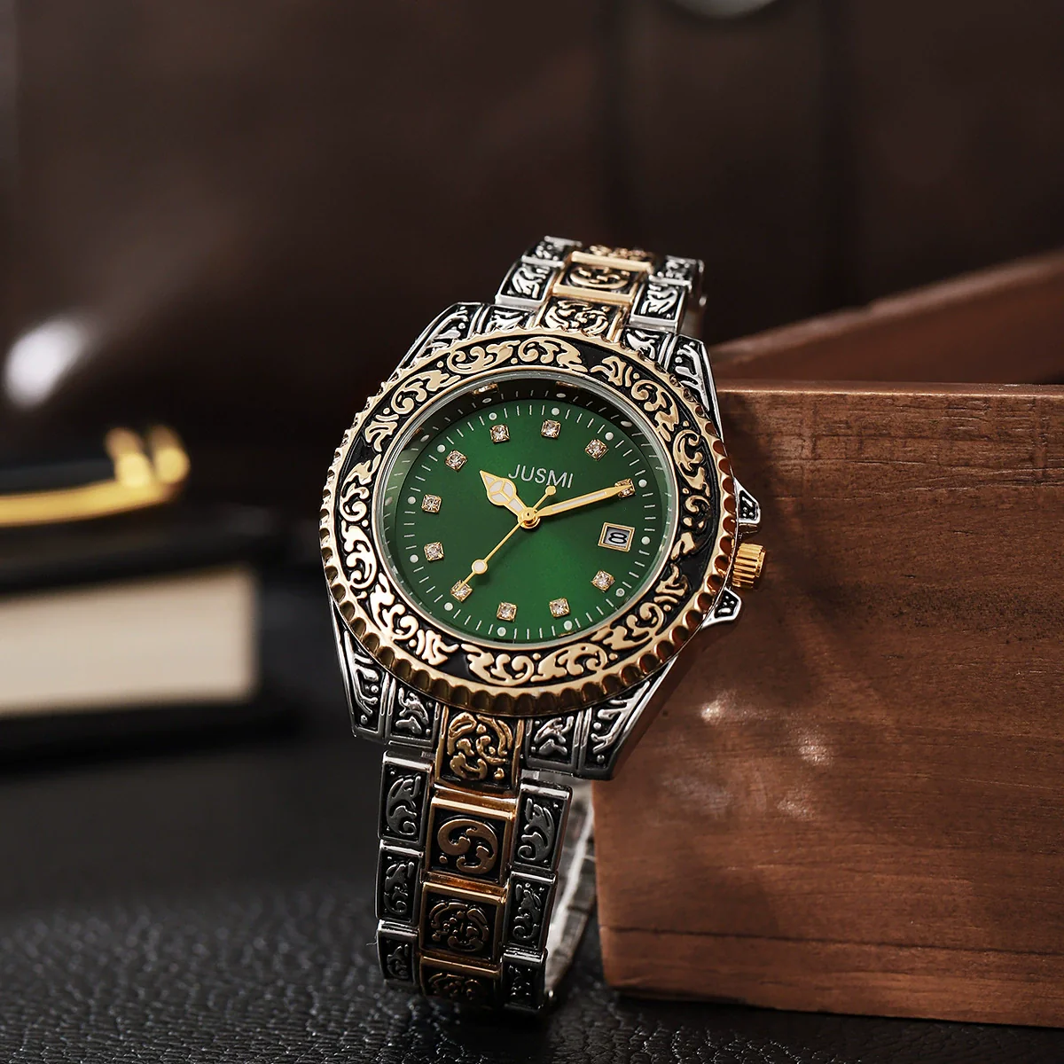 Vintage Fashion Gold Alloy And Stainless Steel Carved Round Dial Men's Quartz Watch - Image 3